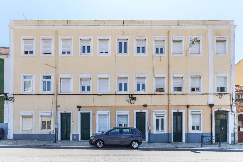 Vita Portucale ! Bright Campo Ourique W/ Terrace Lissabon Buitenkant foto